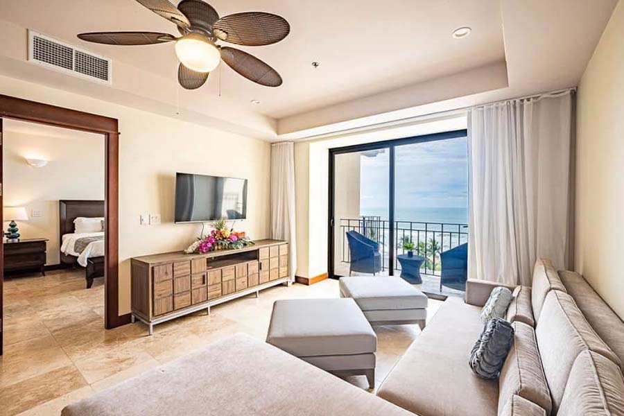 Crocs Beachfront Condo